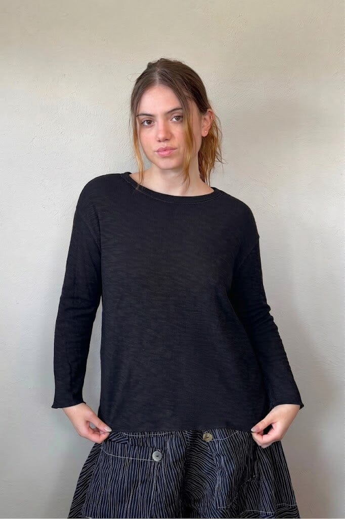 North Star Base by gertie 1449 Beach Tee, a relaxed double-layer long-sleeve slub-knit top with dropped shoulders and a wide crew neckline, shown in Black, Olive, and Chalk.