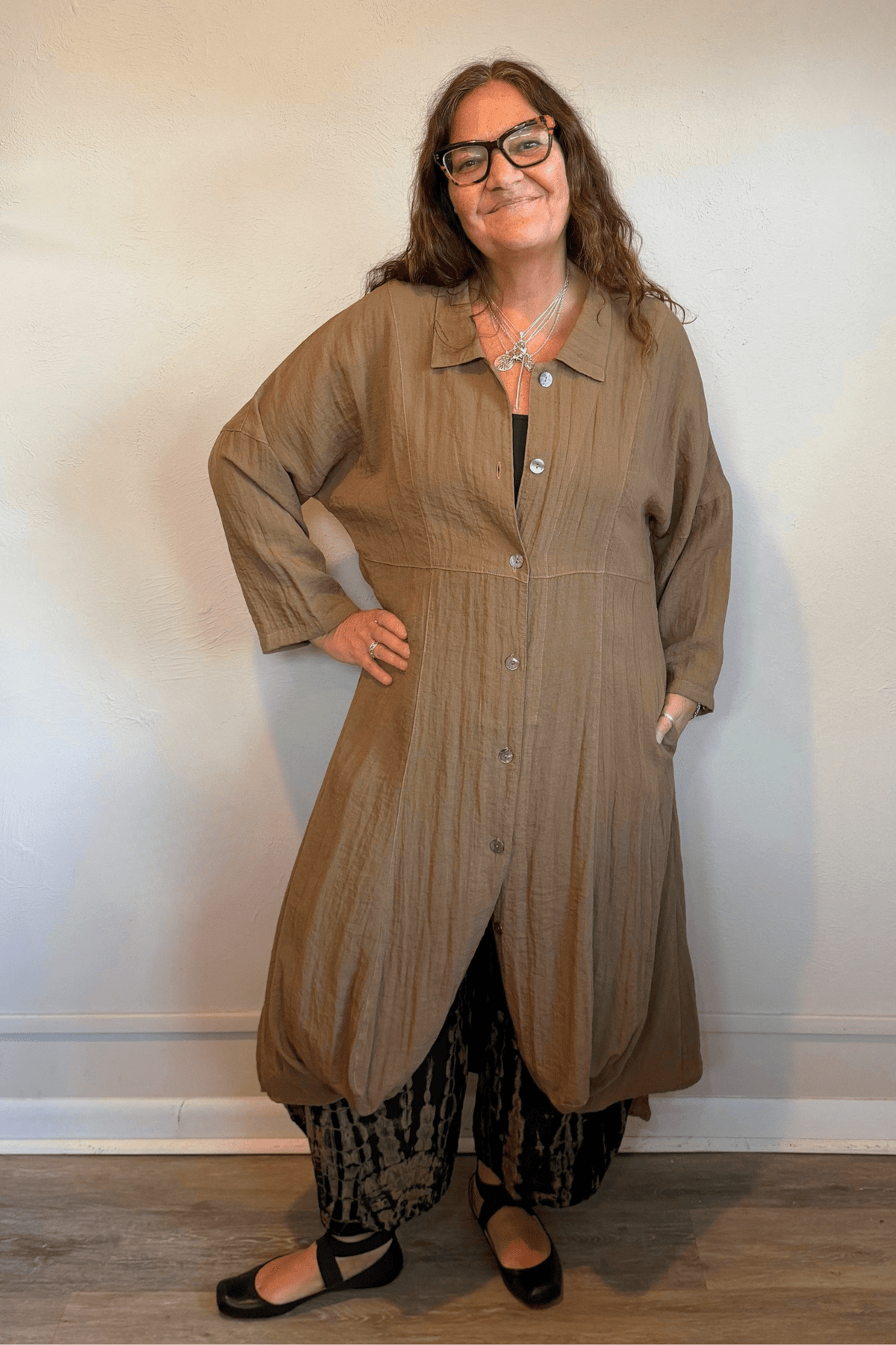 Gertie's 3095 Travel Duster in Winter Olive and Indigo, featuring a long relaxed silhouette, point collar, button front, three-quarter sleeves, crinkled texture, pockets and rounded hem.