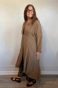 Gertie's 3095 Travel Duster in Winter Olive and Indigo, featuring a long relaxed silhouette, point collar, button front, three-quarter sleeves, crinkled texture, pockets and rounded hem.