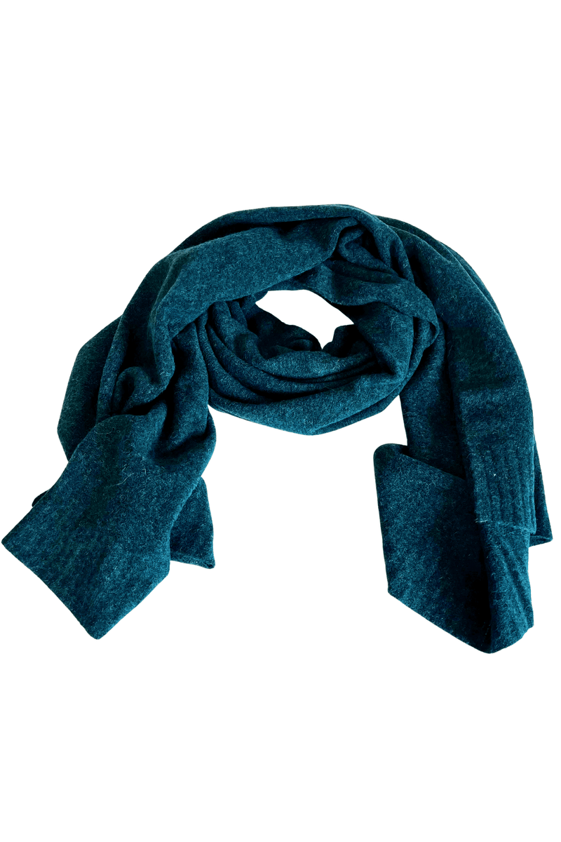 3317705  Knitted Scarf