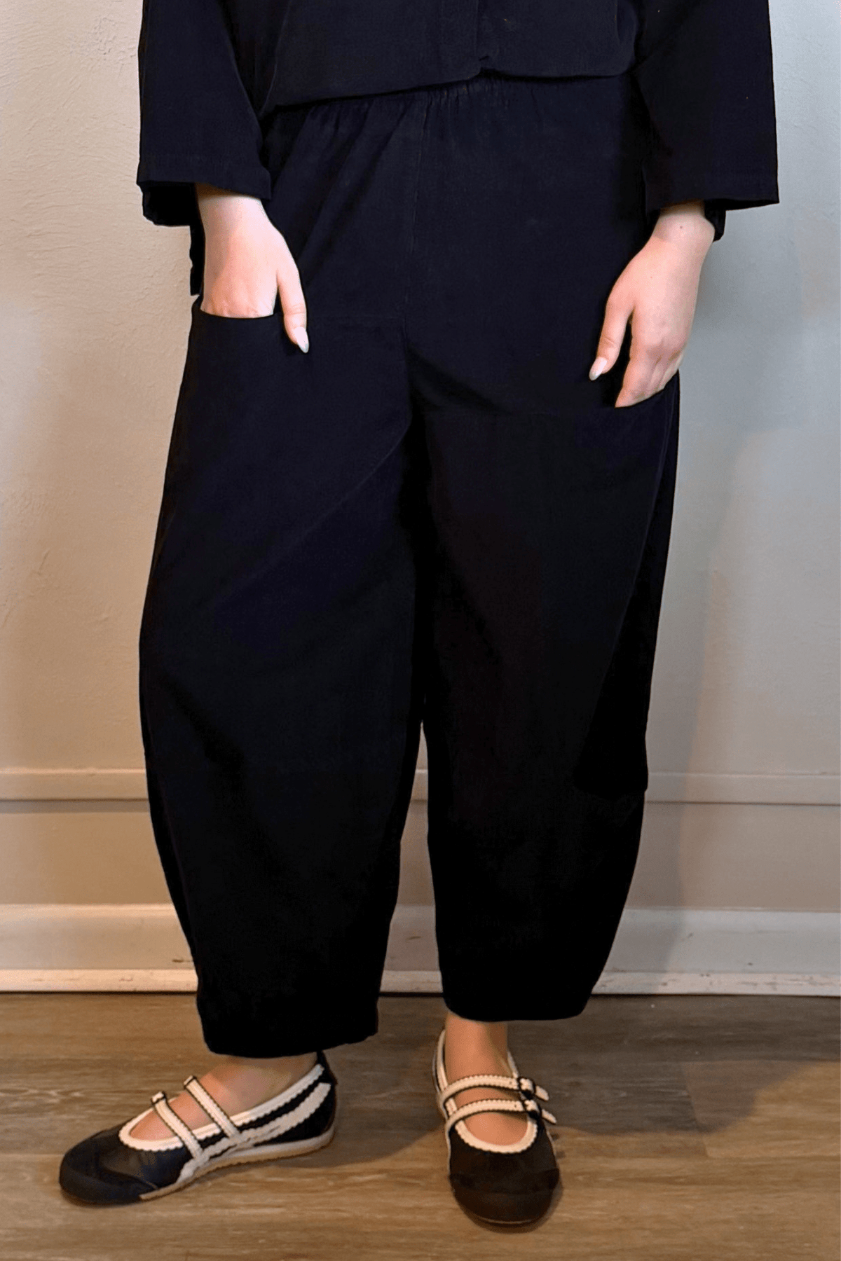 Gertie's 5079 3 Pocket Corduroy Pant, a cropped fine-wale corduroy pull-on barrel-leg pant with oversized patch pockets and an asymmetrical lower-leg pocket, shown in black and olive.