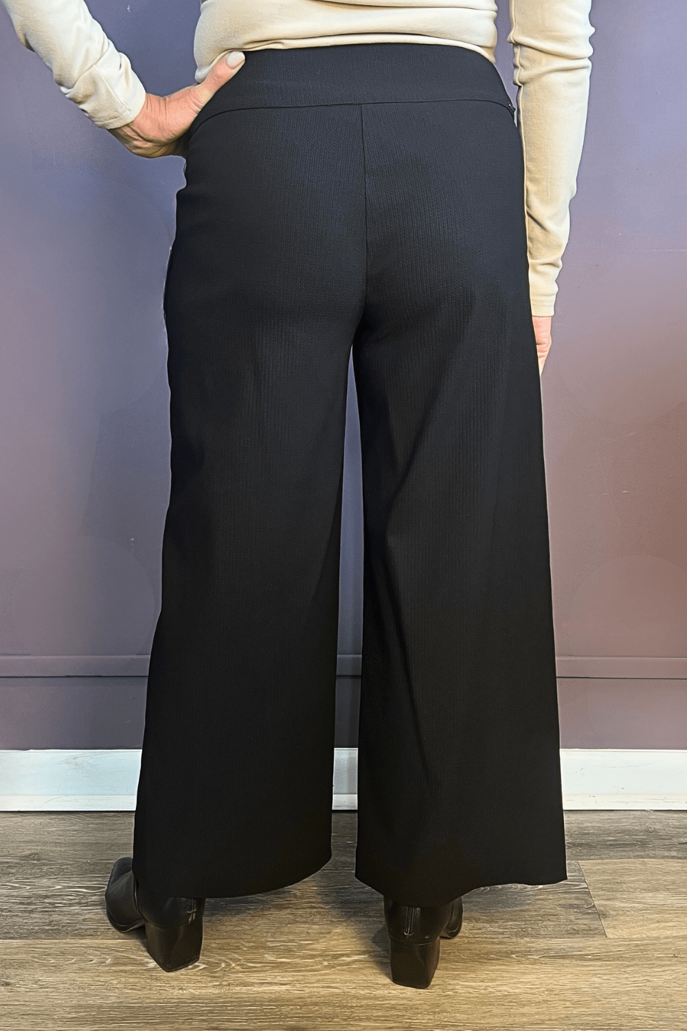 Textured Wide Leg Crop Pant