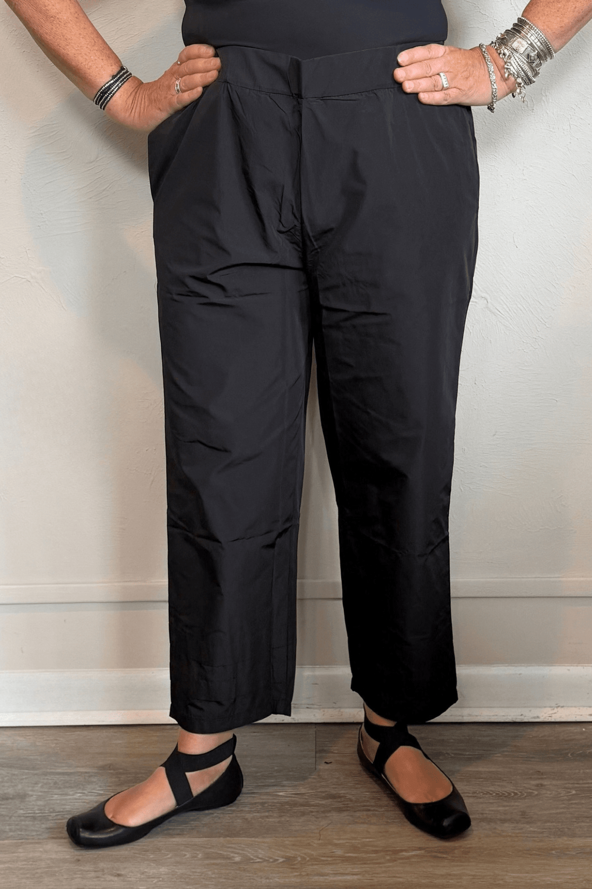 Kozan Alabama black pull-on pants with a flat front waistband, gathered elastic back, side pockets, and a relaxed straight cropped leg.