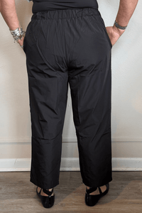 Kozan Alabama black pull-on pants with a flat front waistband, gathered elastic back, side pockets, and a relaxed straight cropped leg.
