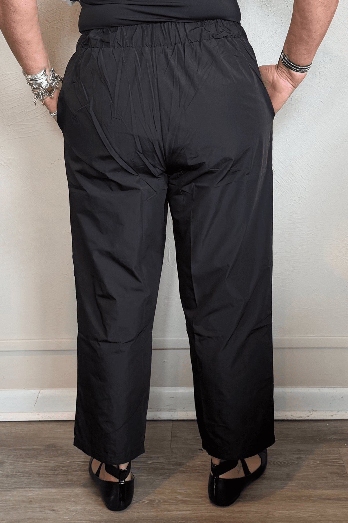 Kozan Alabama black pull-on pants with a flat front waistband, gathered elastic back, side pockets, and a relaxed straight cropped leg.