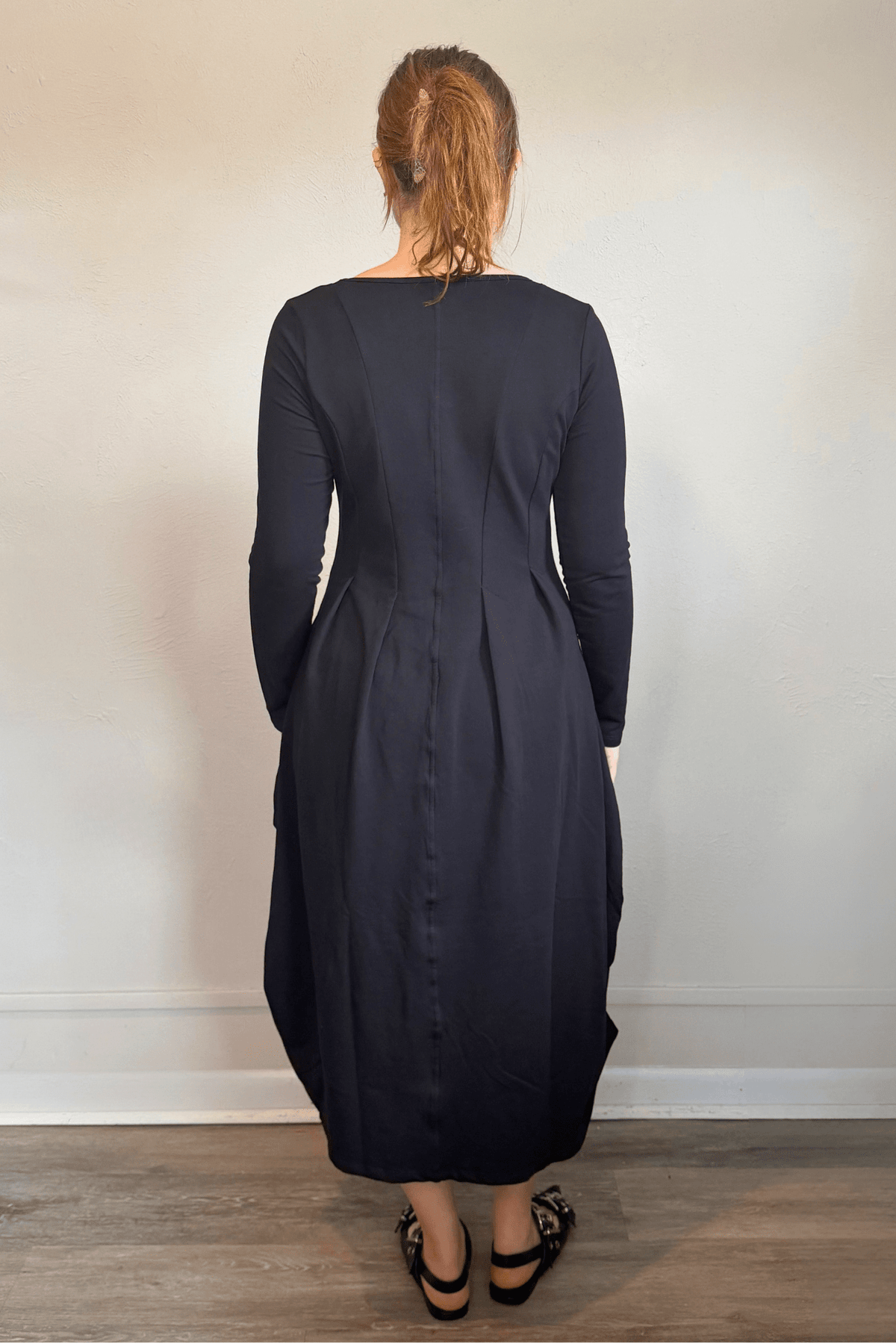 Kozan FT-11096 Via Dress in Nile, shown from front, side, and back with a V-neck, long sleeves, sculptural rounded midi silhouette, and crinkled contrast side panels.