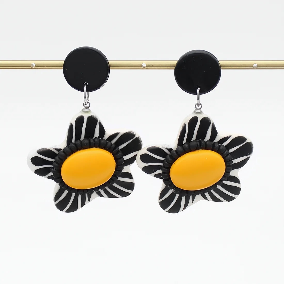 Clip-On Bumble Blossom Daisy Earring