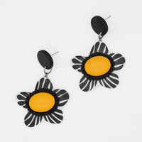 Bumble Blossom Daisy Earrings