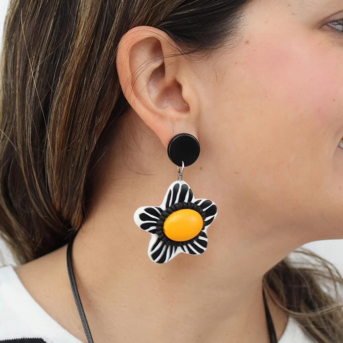Clip-On Bumble Blossom Daisy Earring