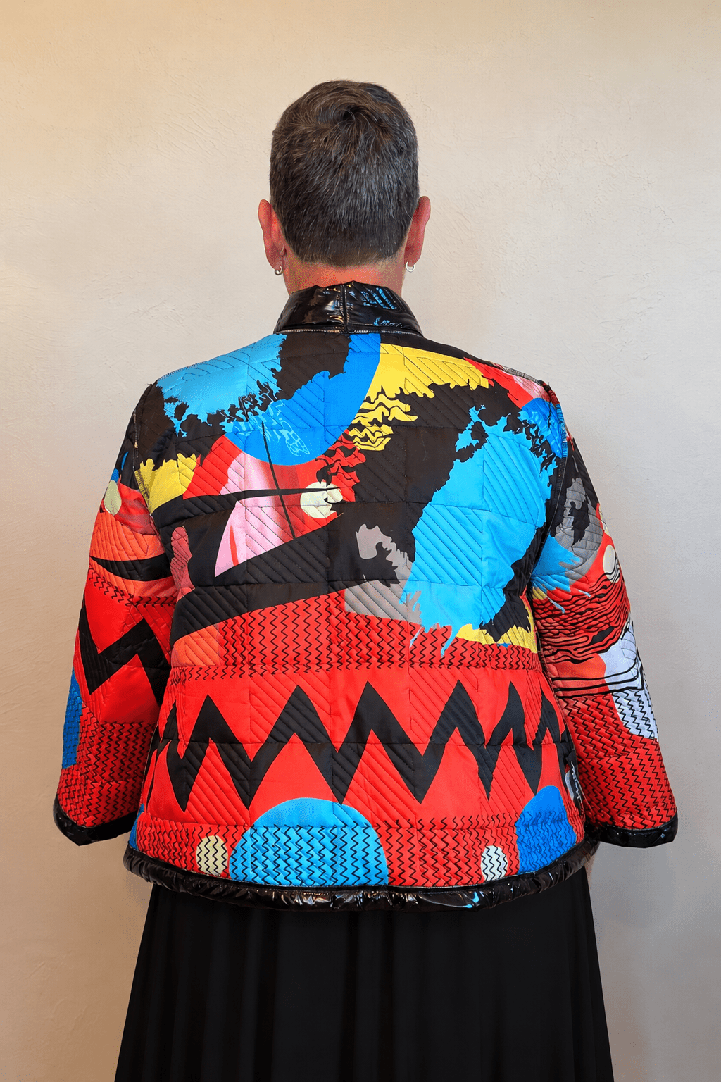 Heydari NOJS reversible short quilted jacket in multicolor abstract print and glossy black checkerboard