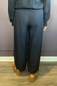Cropped Pant with Darts