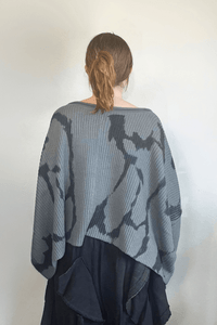 Moyuru Grey Print Pullover Sweater