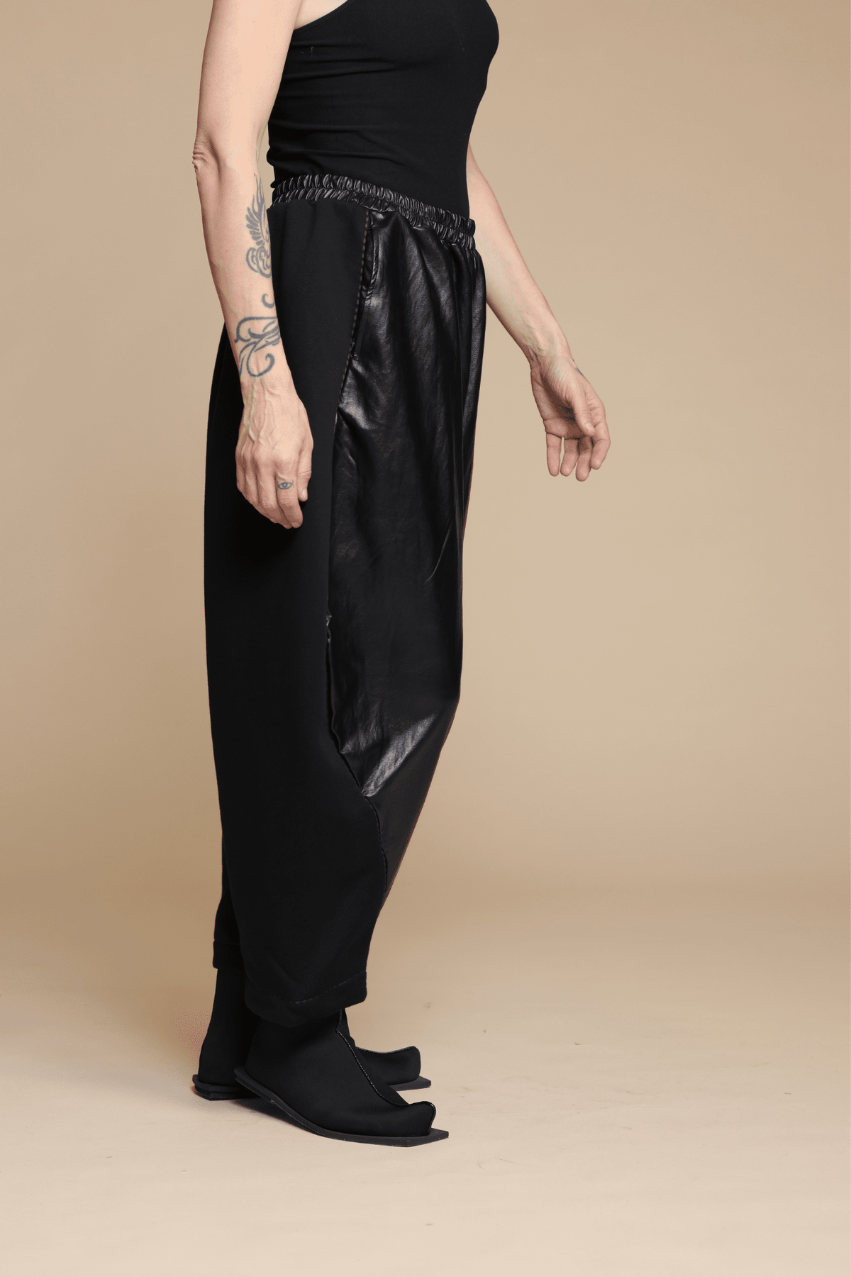 J13  Olya Pant