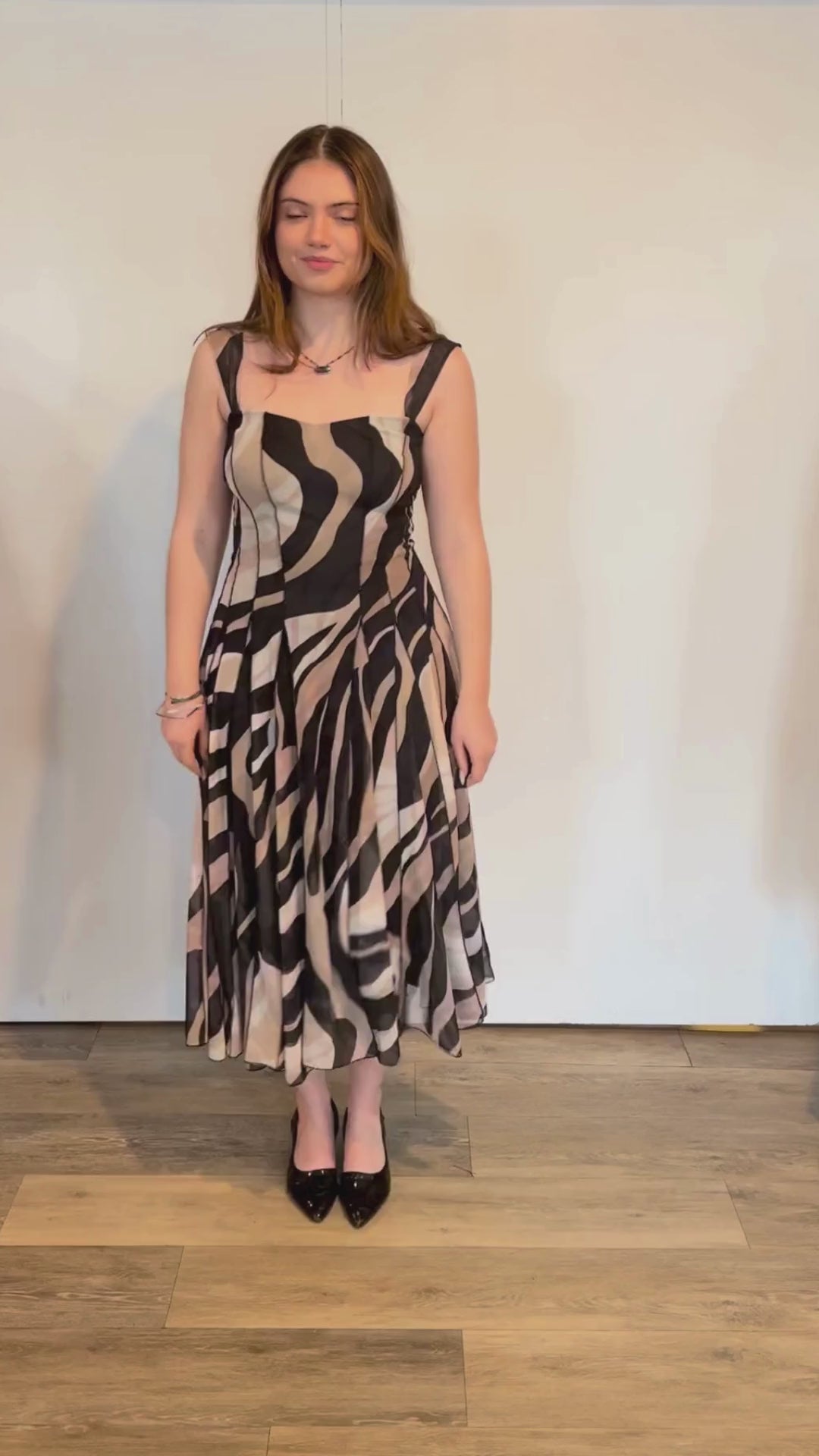 Lisa Sleeveless Tea Dress