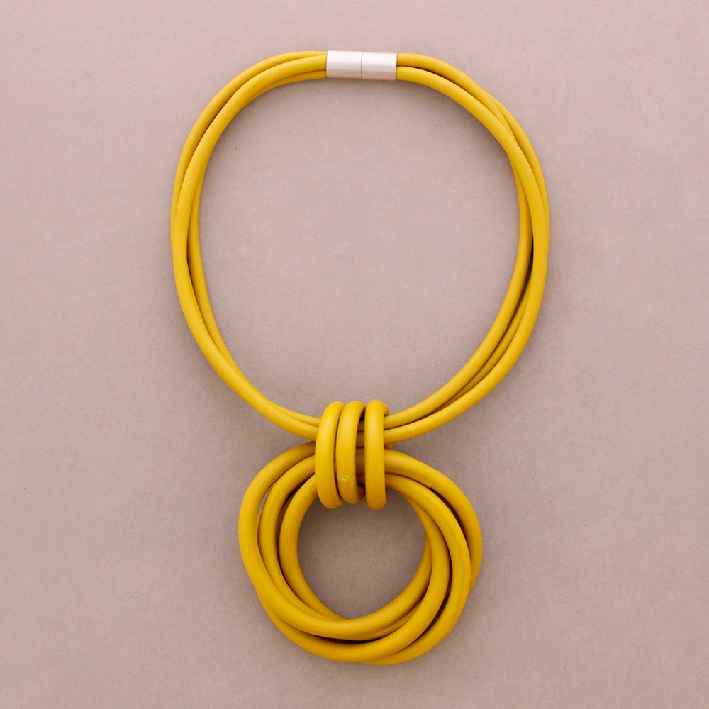 Pendant Choker W/Rubber Rings