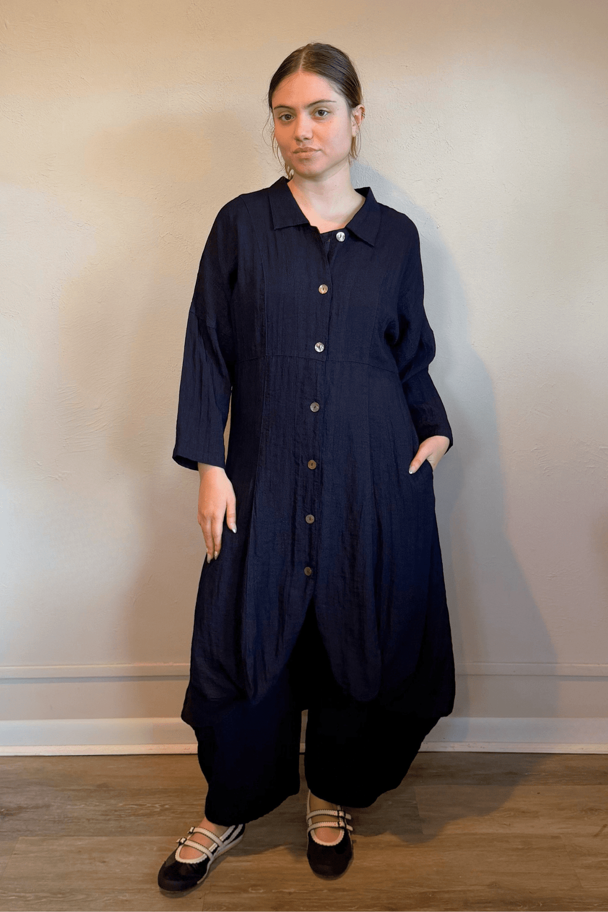 Gertie's 3095 Travel Duster in Winter Olive and Indigo, featuring a long relaxed silhouette, point collar, button front, three-quarter sleeves, crinkled texture, pockets and rounded hem.