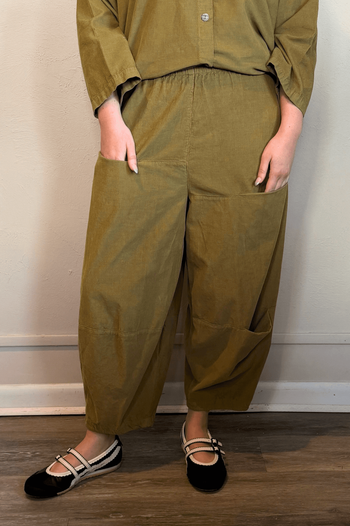 Gertie's 5079 3 Pocket Corduroy Pant, a cropped fine-wale corduroy pull-on barrel-leg pant with oversized patch pockets and an asymmetrical lower-leg pocket, shown in black and olive.