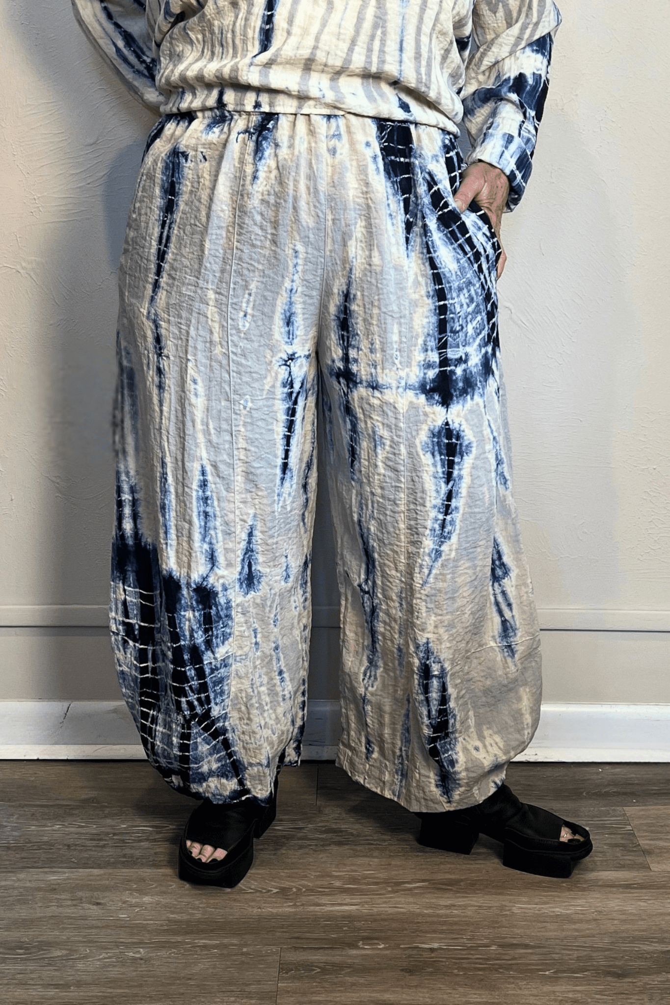Tie-Dye Tucked Hem Pant