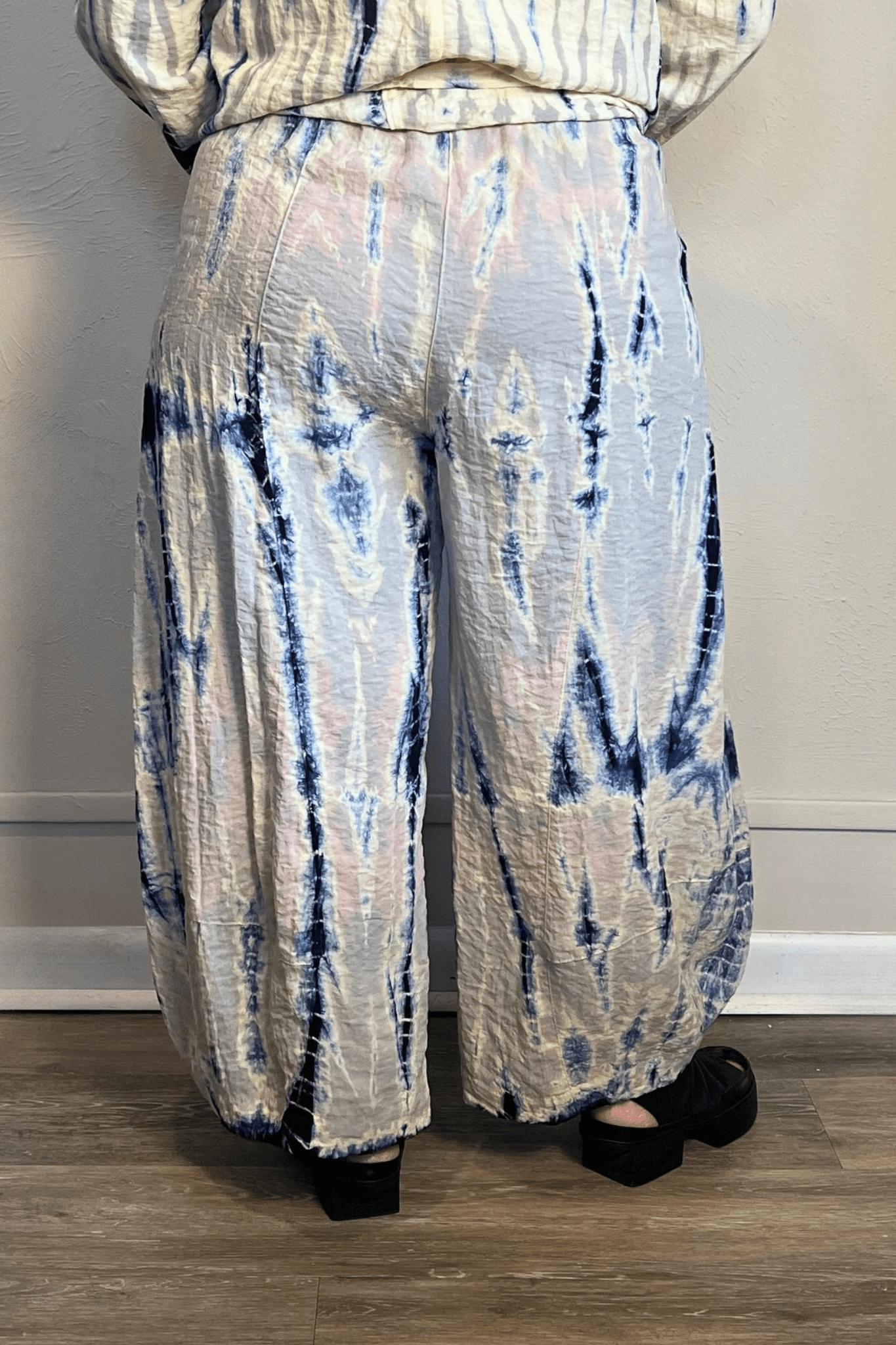 Tie-Dye Tucked Hem Pant
