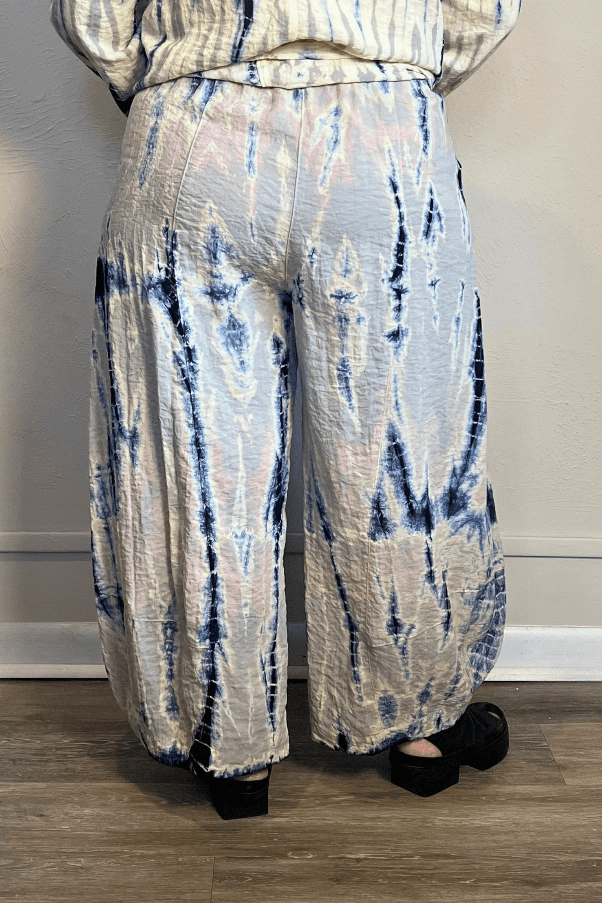 Tie-Dye Tucked Hem Pant