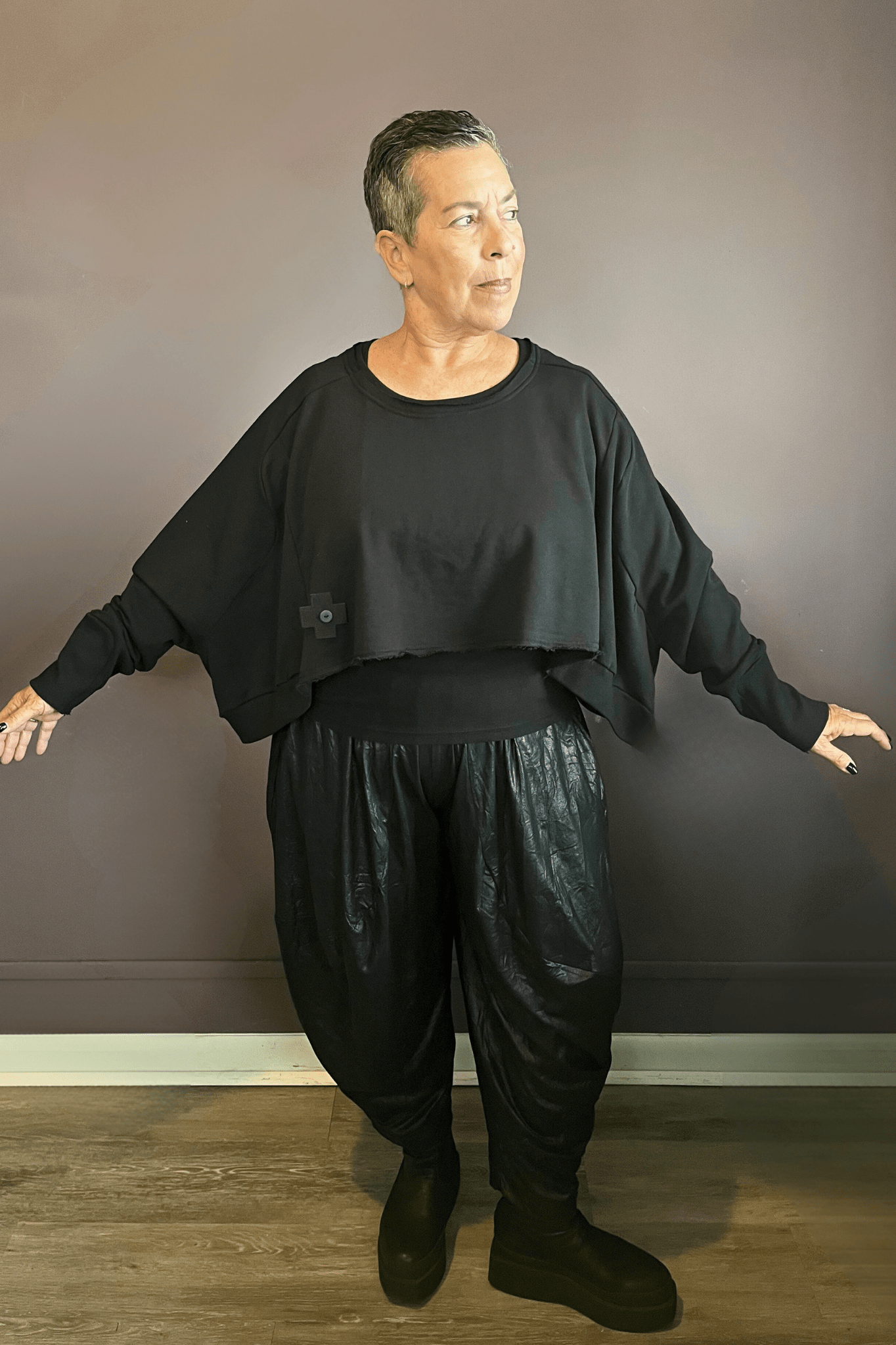 The Wide ShortShort Sweatshirt (Black)